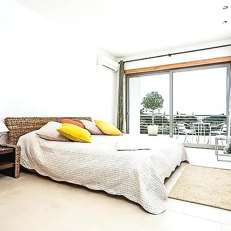Апартаменты Comfortable And Luxurious Porches *