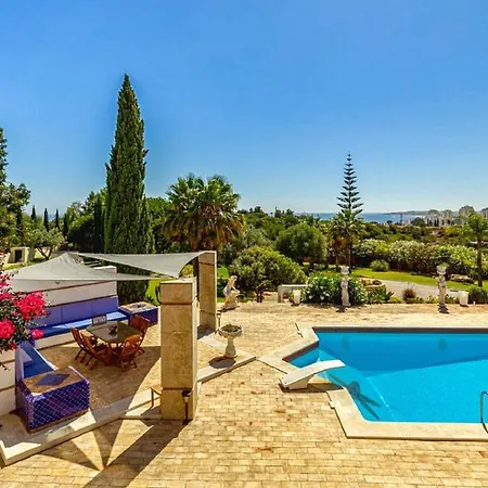 Апартаменты Comfortable And Luxurious Porches