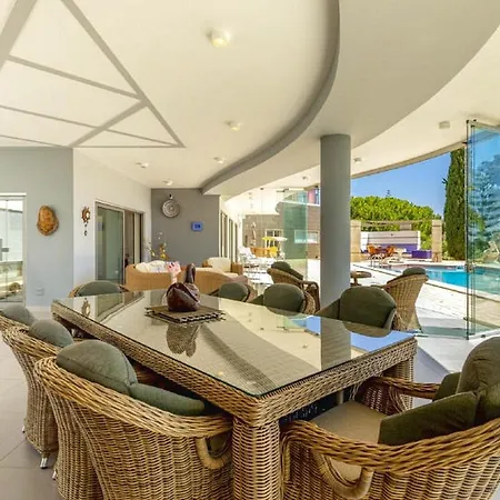 Апартаменты Comfortable And Luxurious Porches *