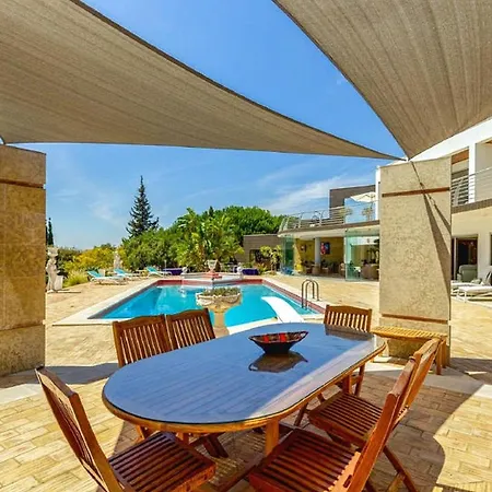Comfortable And Luxurious Porches